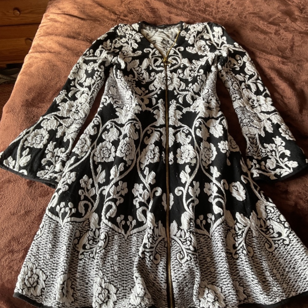 Dress - Picture 4 of 4